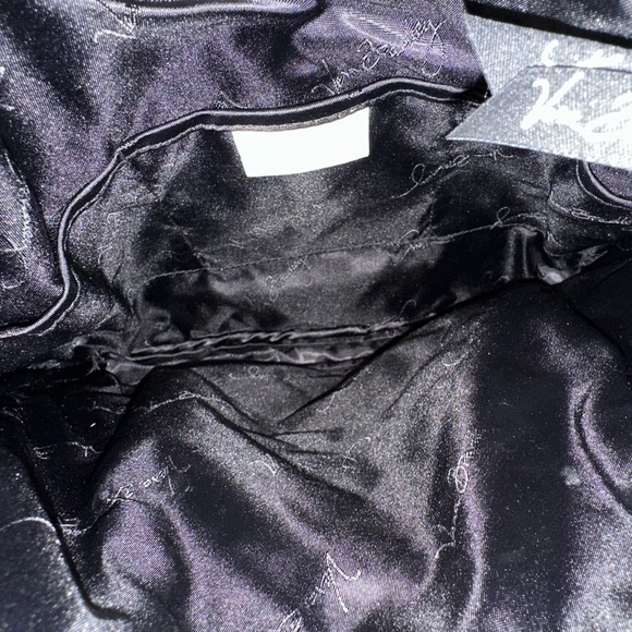 Vera Bradley Ziggy Stripe Hipster Crossbody. - Picture 6 of 11